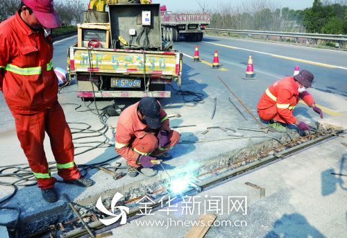 金東區公路管理段采用橋梁伸縮縫快速修補工藝 金東區公路管理段采用橋梁伸縮縫快速修補工藝